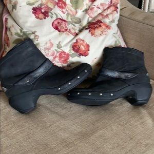 Merrell luxe mid black boots, booties heels size 7